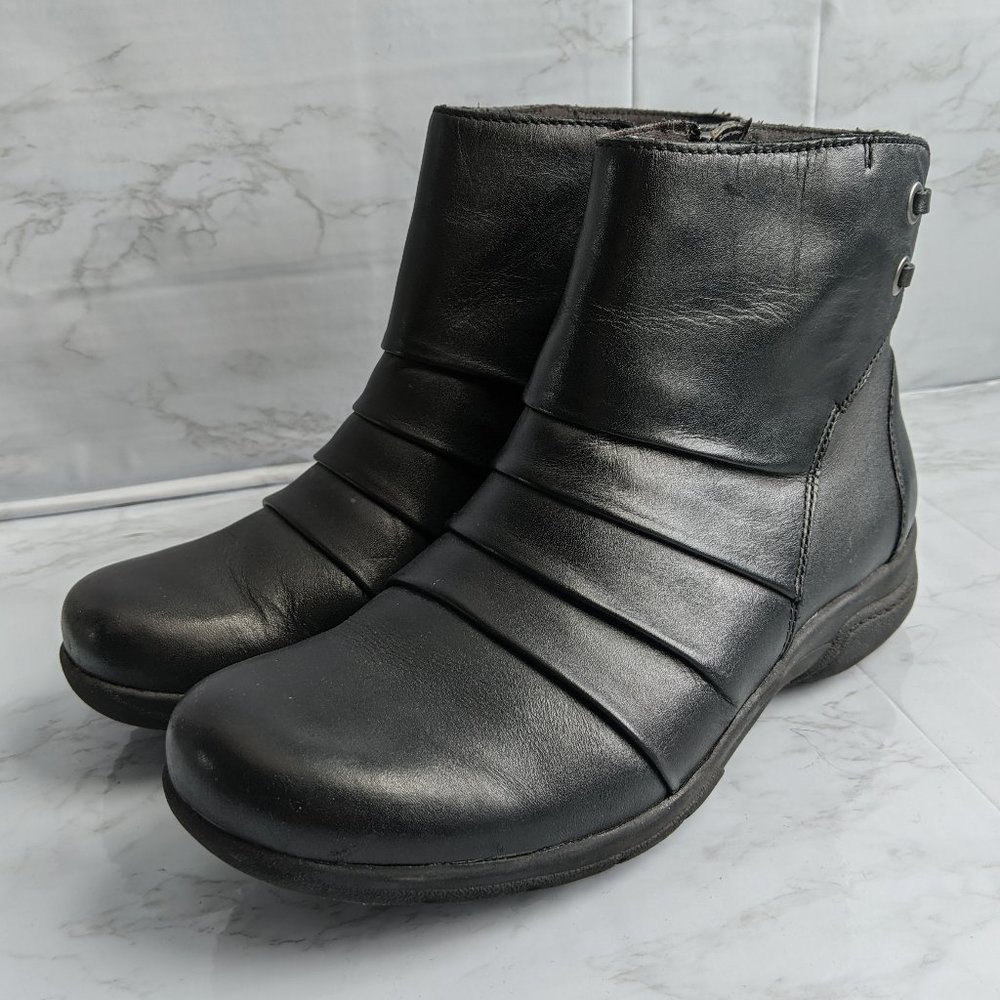 Clarks black leather flat booties